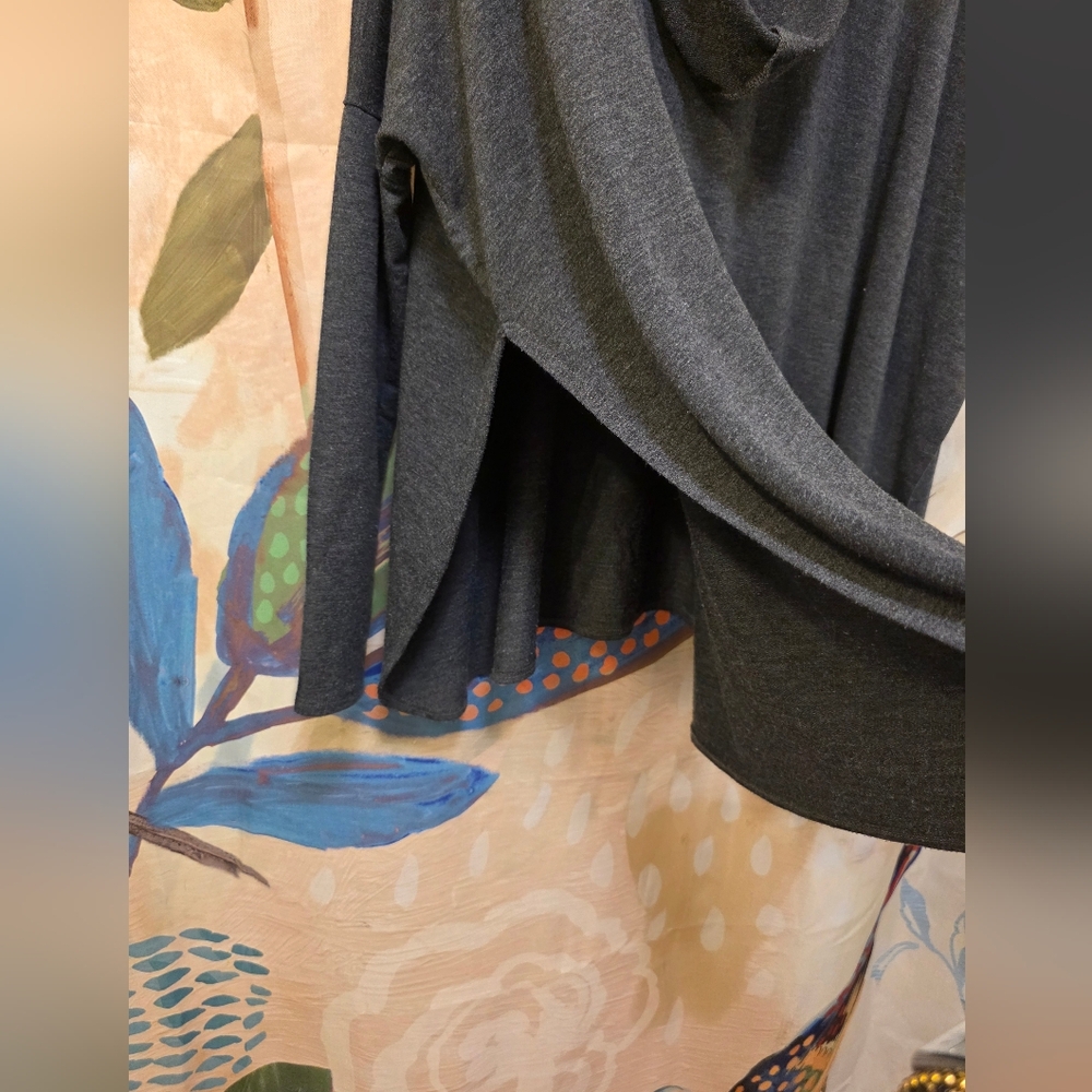 Jala Dolman Pullover - Picture 3 of 6